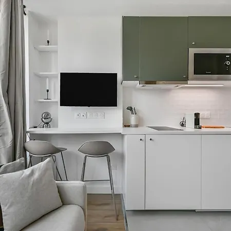 Buttes - Intimate Faubourg * Paris