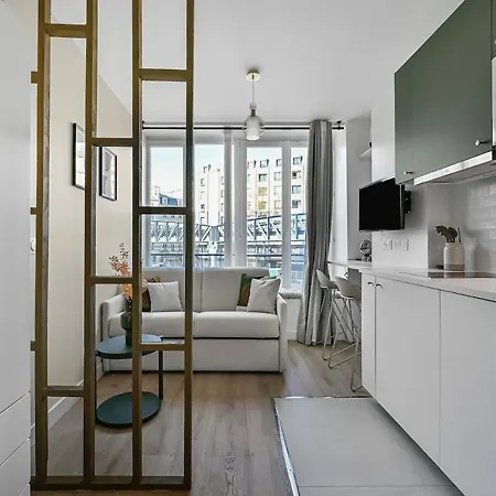 Buttes - Intimate Faubourg * Paris